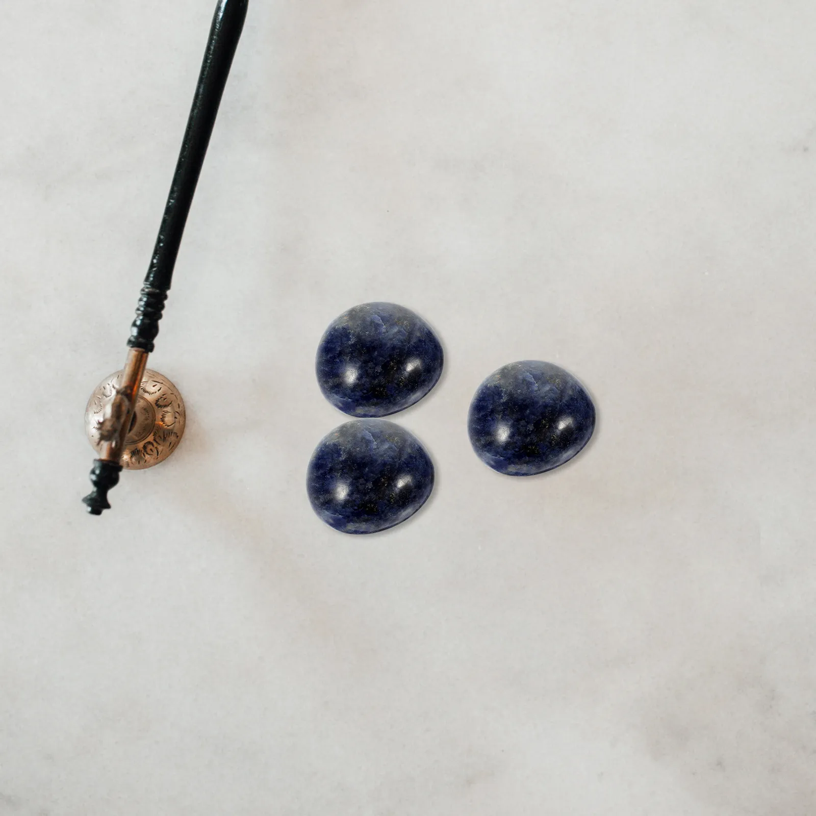 

Набор из 1 предмета: Ароматический камень из синего кружевного агата, настольное кристаллическое украшение, ароматизированный камень-орнамент, ароматический аксессуар для дома и офиса