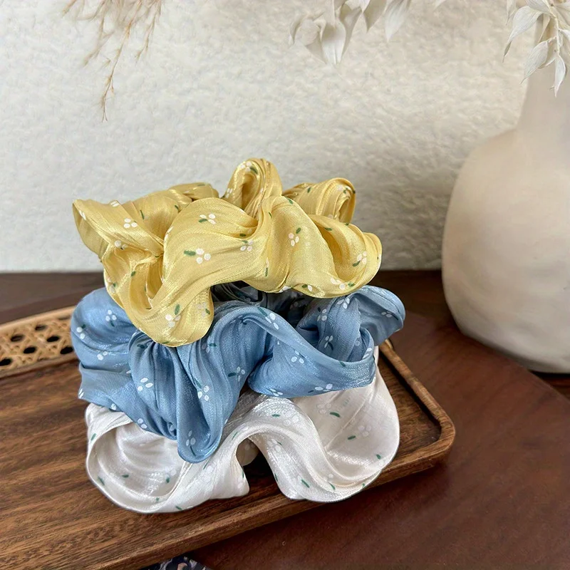 Flauschiges Haarband mit Wolken-Seidenschleife, Haargummi mit Blumendruck, makronenfarbener Haarschmuck