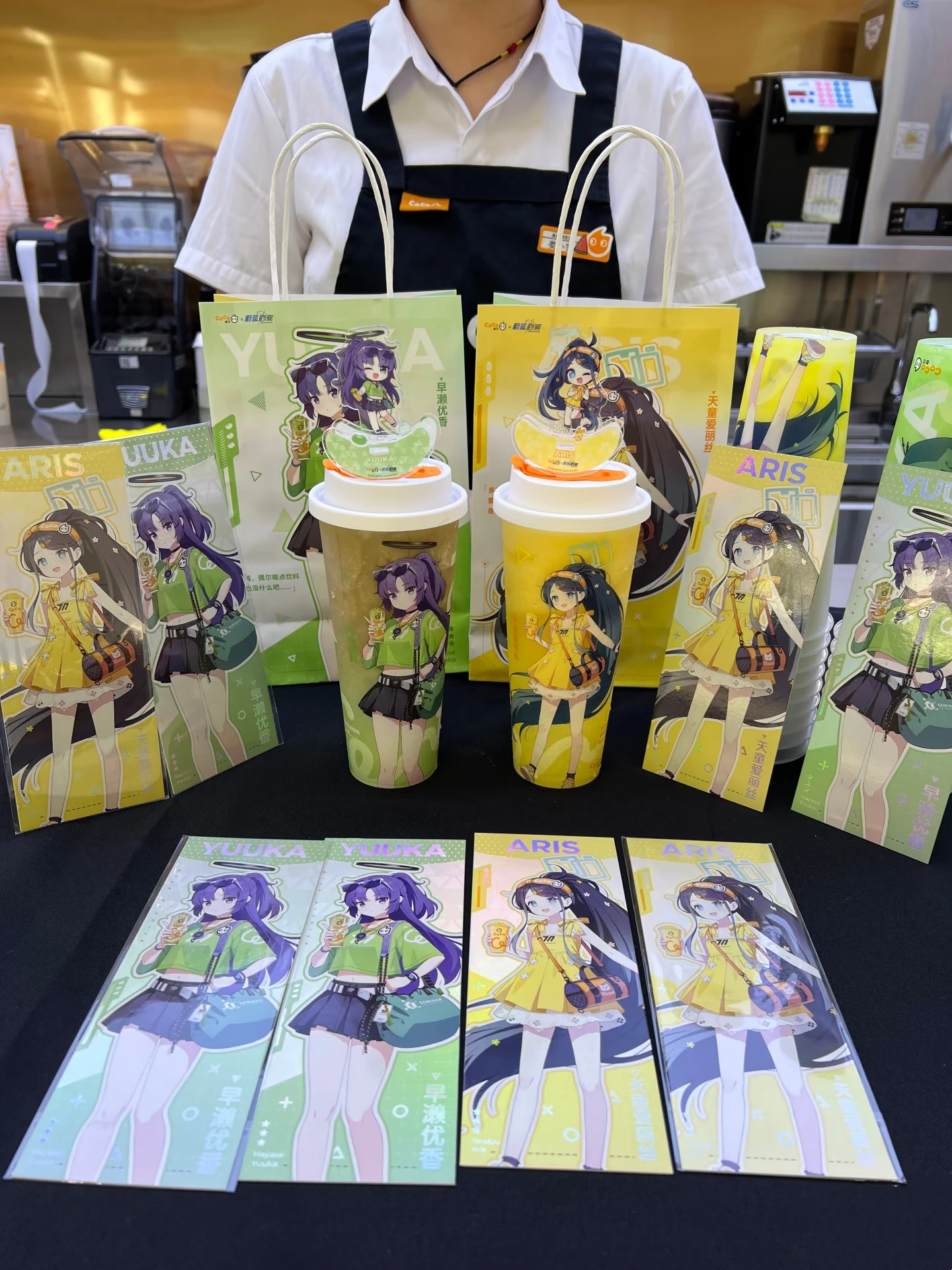 

Official Blue Archive X CoCo Hayase Yuuka Alice Tenndou Arisu Cosplay Laser Card Acrylic Shaker Cup Paper Bag in Stock