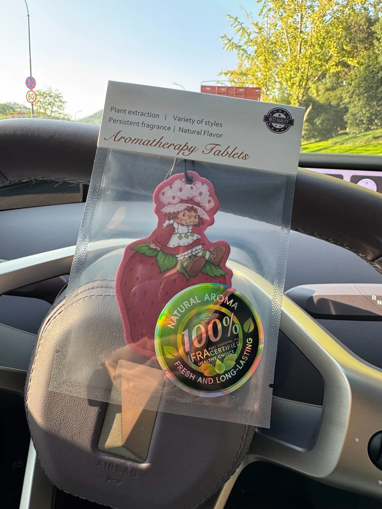 Strawberry Kitty Intercontinental Hotel (Hotel Scent) Neutral Car Perfume and Non-Toxic Air Freshener |   Natural Essential Oils and Aromatherapy Scent Tablets (Noroili/Grapefruit/Cedar) |   Hanging Type and Dual-Purpose with Vent Clip |   Long-Lasting Fragrance for 60-90 Days |   Deodorize and Purify the Air |   Suitable for Use in Cars, Homes, Wardrobes, and Bathrooms. |   Cartoon Animation Design |   Same Fragrance as the One Sold in the Store |   Creative Gifts