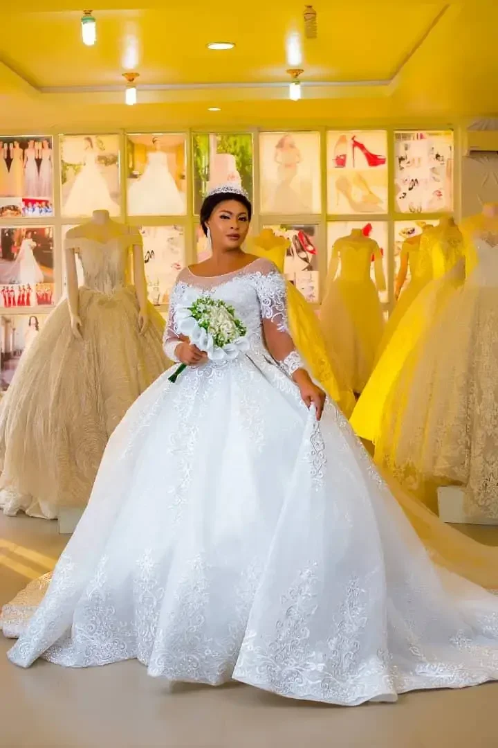 

Customized Cathedral Train Lace Long Sleeves Cinderella Plus Size Ball Gown Wedding Dress 2024 Design