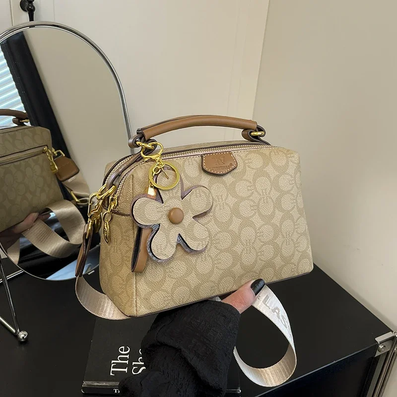 

Luxury Casual Diaper Bags For Ladies: Designer Leather Shoulder Bag, Elegant Simple Vintage Fashionable Large Capacity Tote