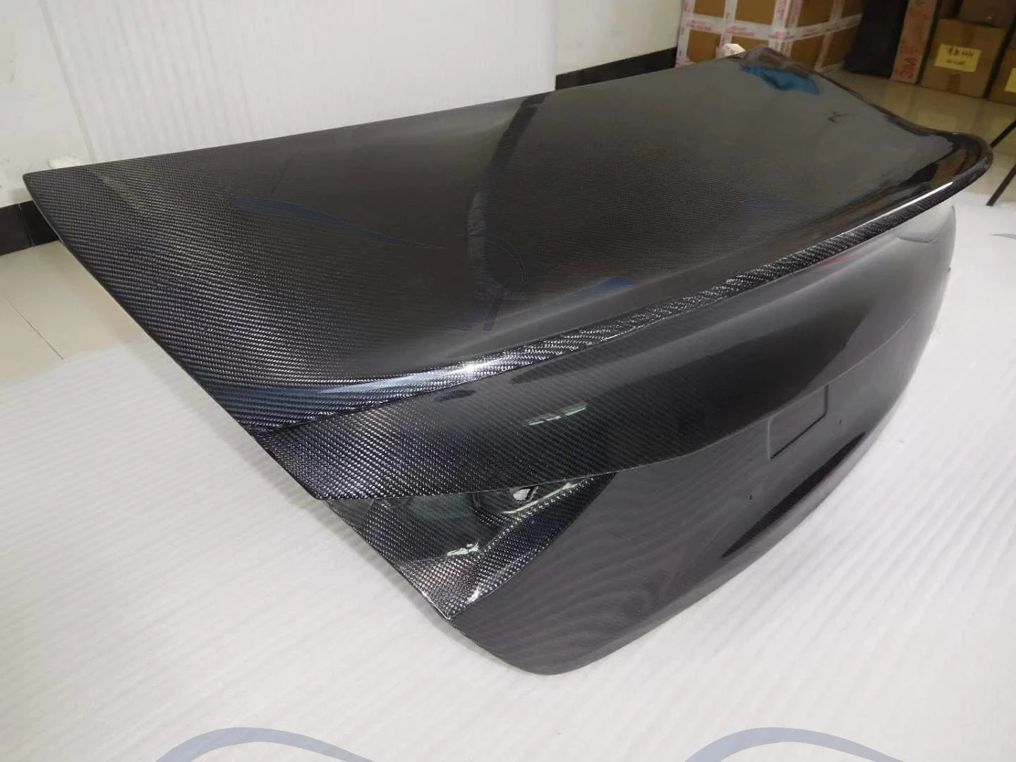 صندوق خلفي من ألياف الكربون الحقيقية لغطاء صندوق السيارة من ألياف الكربون لسيارة Mercedes W206