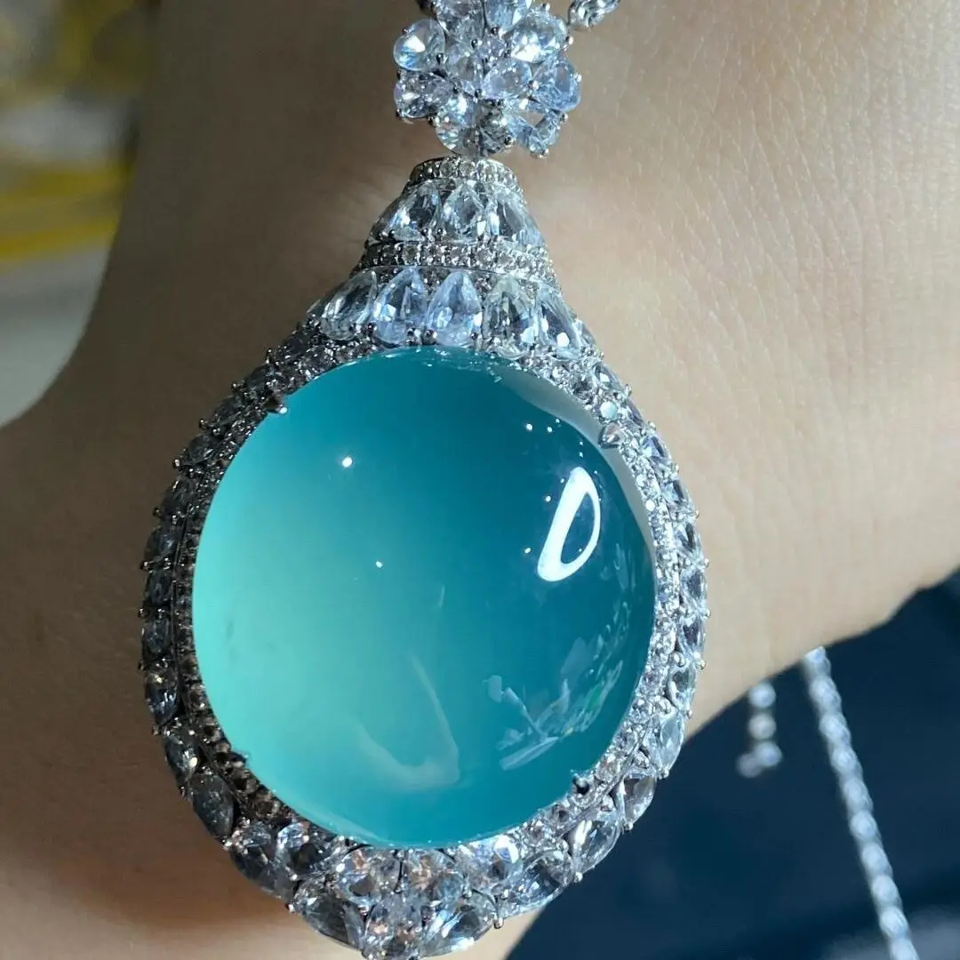 

Кулон из жадеита ледяного цвета с яйцом, кварцит с небесно-голубым и инкрустацией синим нефритом из синей стали, мужской и женский.