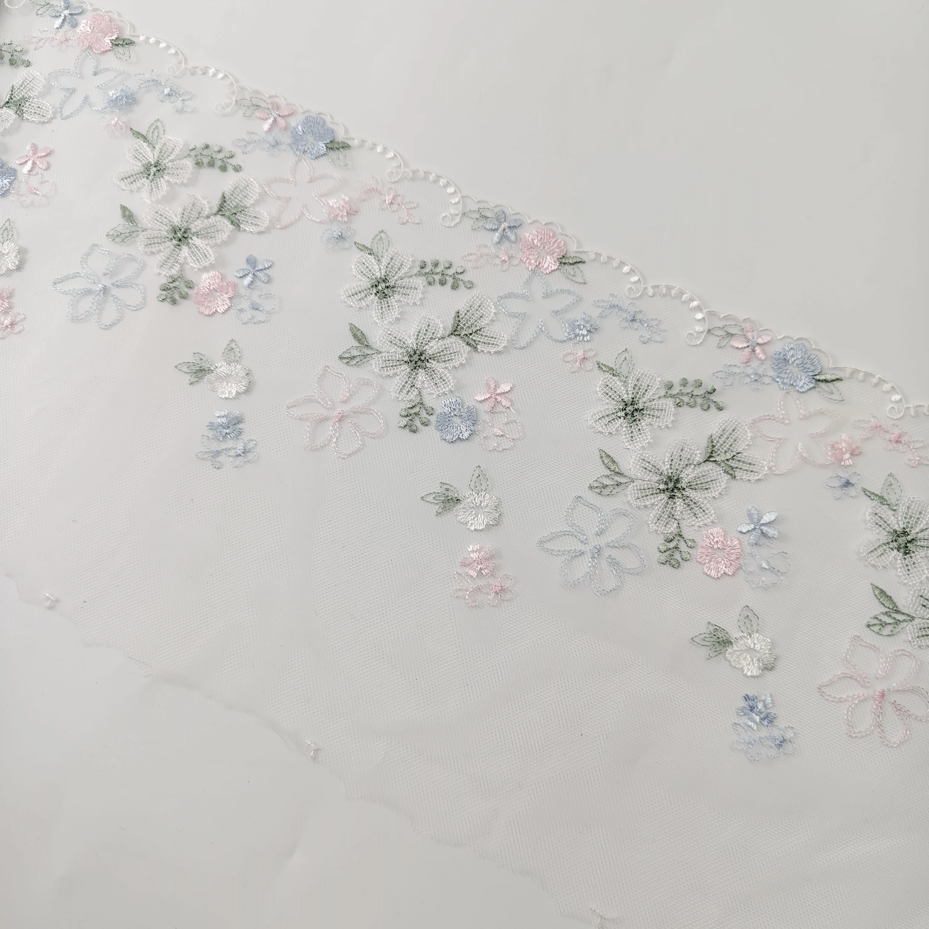 pizzo-ricamato-con-fiori-tridimensionali-color-macaron-accessori-fatti-a-mano-larghezza-21-cm