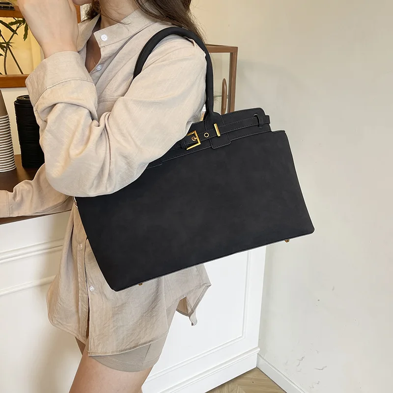 2025 Bolso de mano con textura vintage Bolso de hombro estructurado premium para mujer Oficina de cuero reciclado para viajeros de transición de fin de semana