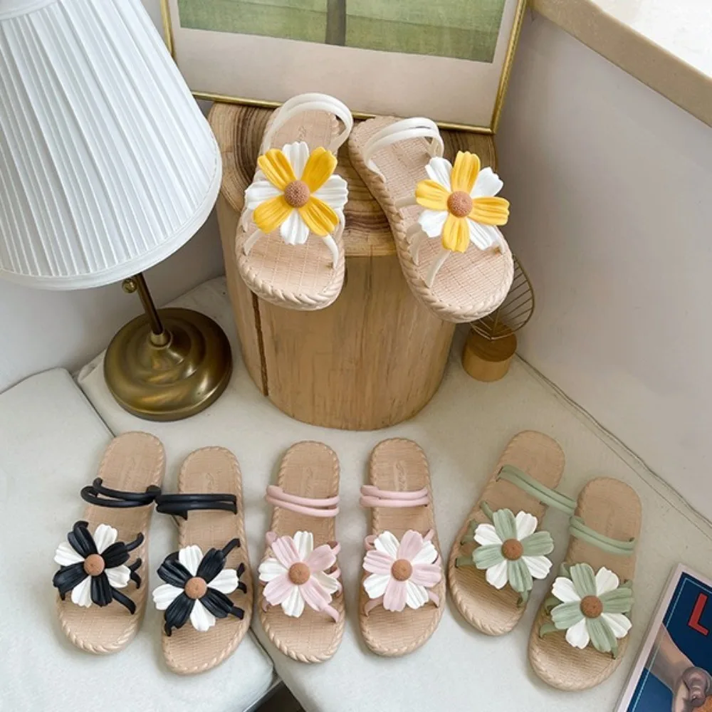 

Sweet PVC Flower Flats Slippers Anti Slip Beachwear Shoes Daisy Flips Flops Daisy Flower Fashion Slides Sandals Beach