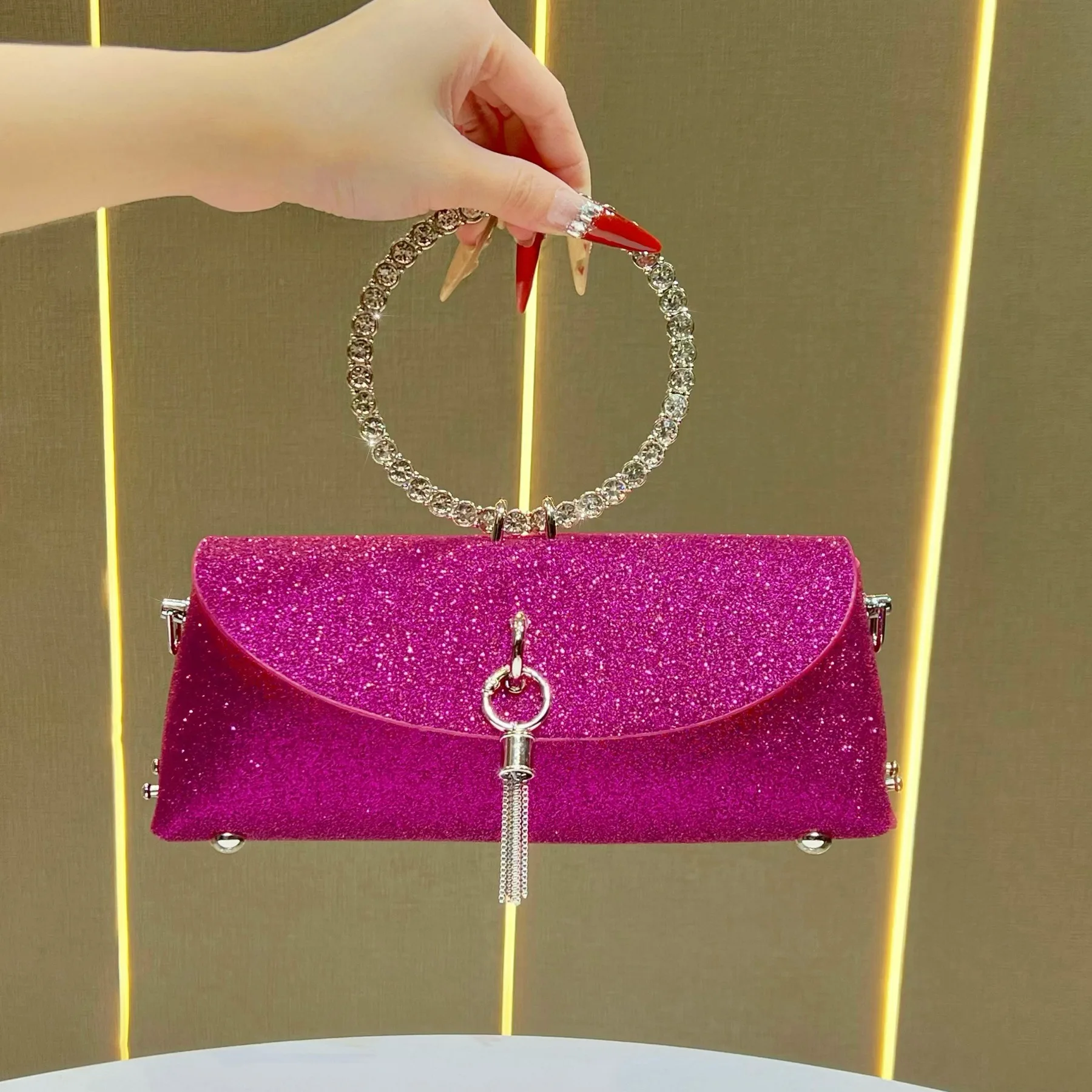 diamond-encrusted ring handbag bag, textured chain shoulder bag, fashionable and shiny messenger bag, fringed premium handbag.