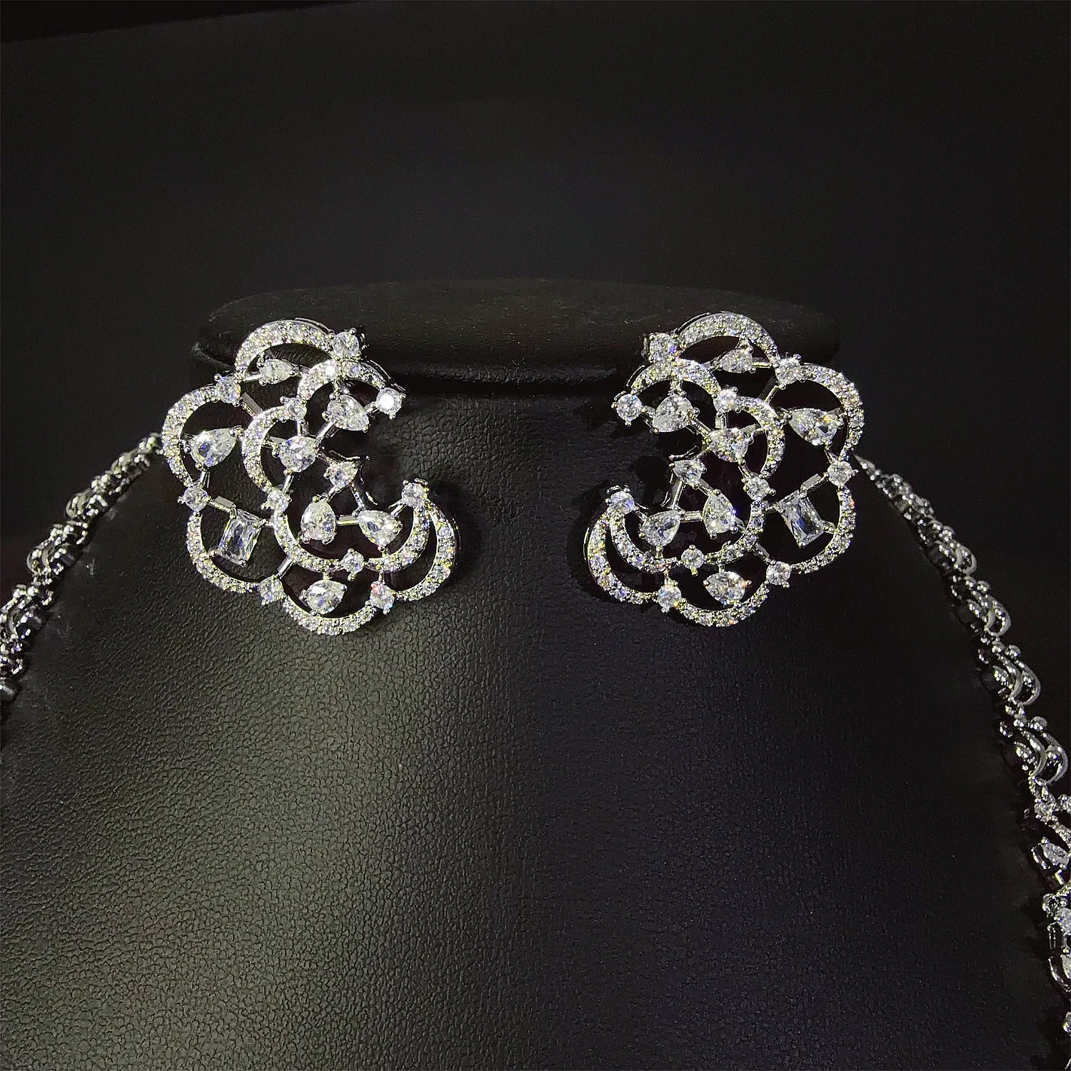 New Light Luxury Palace Style Stunning Women Heavy Craft sliver color Jewelry Necklace Earring Set Wedding Ball Gift M-895