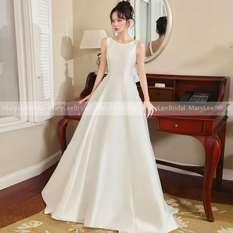

Sleeveless A-line Wedding Dress Elegant Boat Neck Satin Bridal Gowns with Bow Back Bridal Gown Open Back Customized Bride Dress
