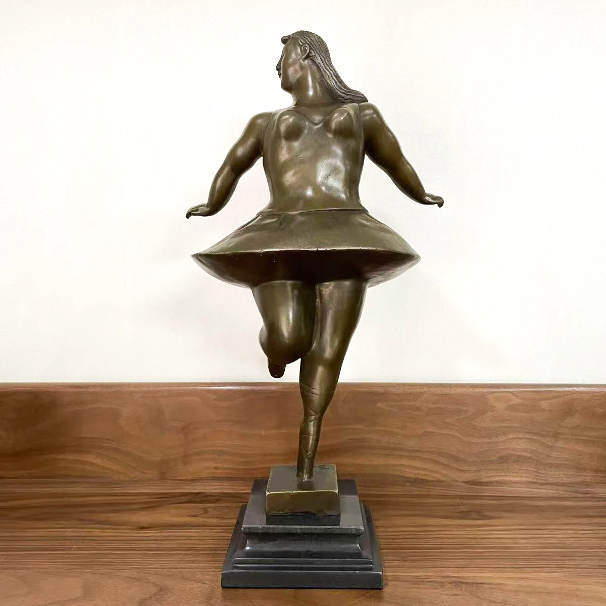 Famous Sculpture Bronze Fernando Botero's Woman Dance Statue Gorgeous Art for Home Office Decoration Gift