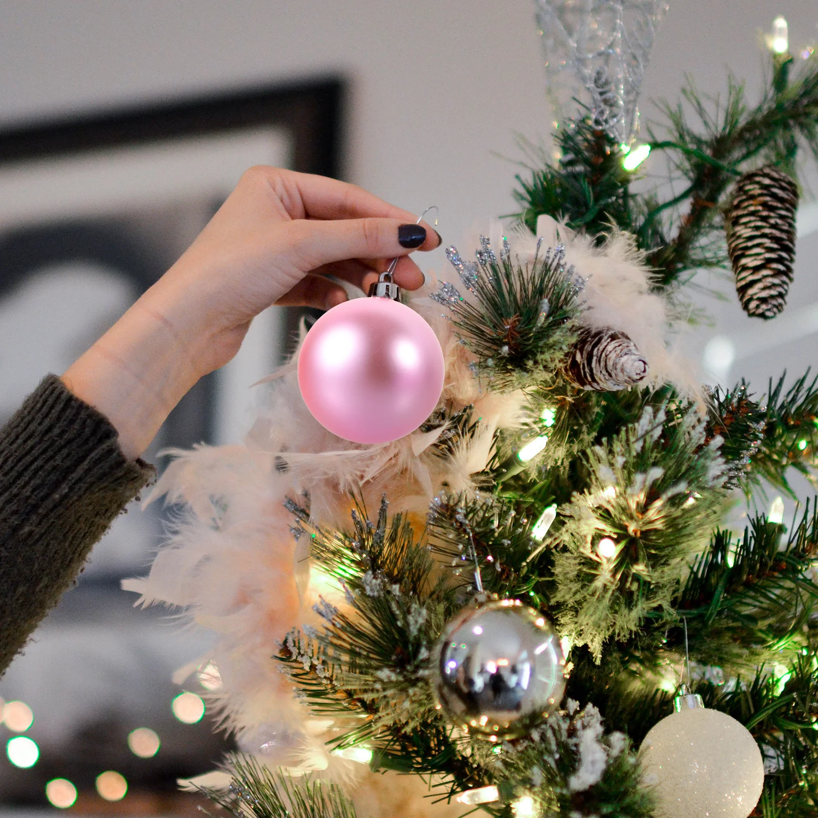 

45 Pcs Decorate Christmas Tree Pendant Man Round Plastic Xmas Ornaments for Small