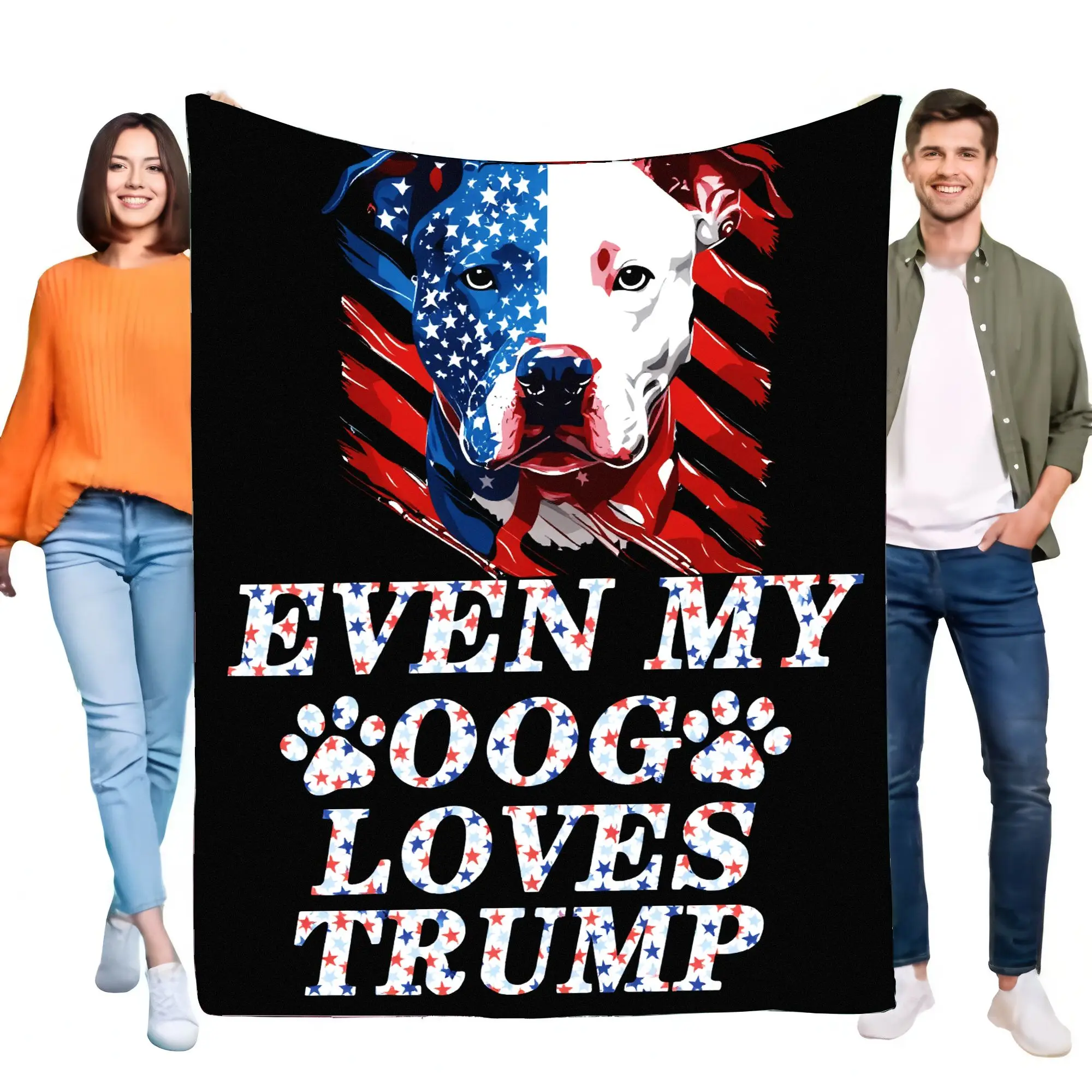 Manta negra patriótica con estilizado Pit Bull Dog - Texto 'EVEN MY DOG LOVES TRUMP' y colores de bandera estadounidense - Rojo audaz, blanco, un