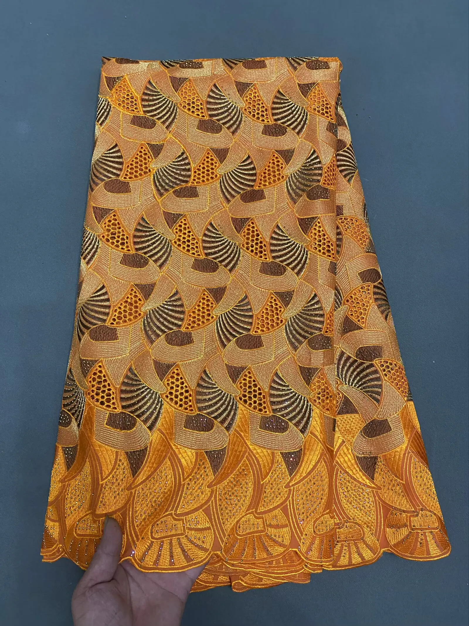 حار بيع أحدث الأفريقي النيجيري فرنسا السويسري أقمشة الدانتيل بالحجارة 2025 الراقية القطن للعروس حفل زفاف خياطة فساتين