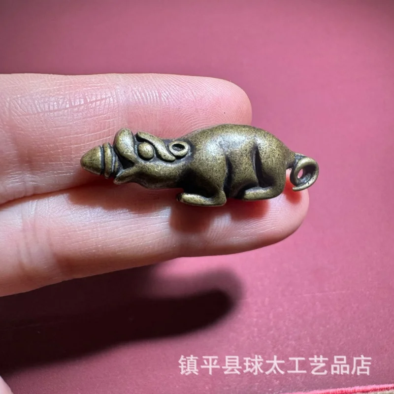 

White Six-Character Dharma Conch Snow Tibetan Seal Copper Carving Base Lion Spitting Treasure Rat