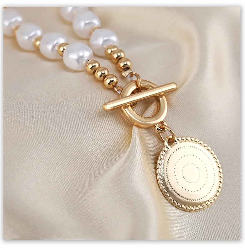 Novo colar de aço de titânio emendado em forma de coração com placa redonda para acessório de corrente de suéter curto