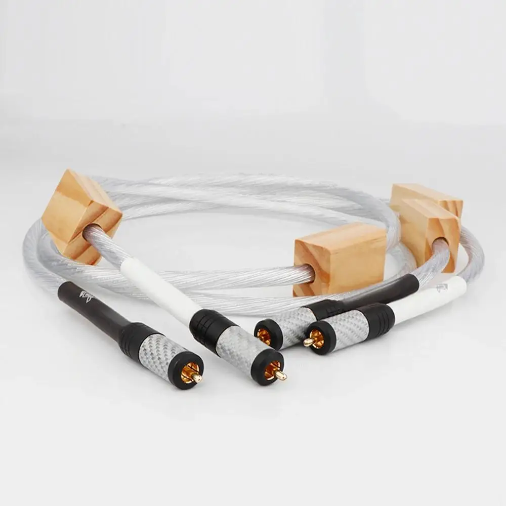 HiFi Supreme Reference 8 코어는 RCA 케이블과 앰프 CD 플레이어용 탄소 섬유 RCA 플러그를 상호 연결합니다.