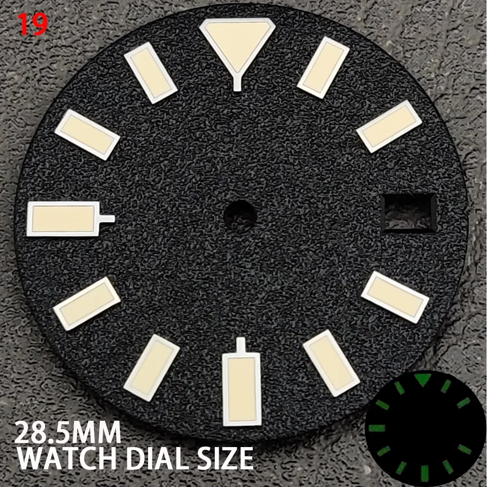 THE 28.5MM DIAL WITH ROCK PATTERN IS ADAPTED TO THE NH35 calibre luminescent literal movement