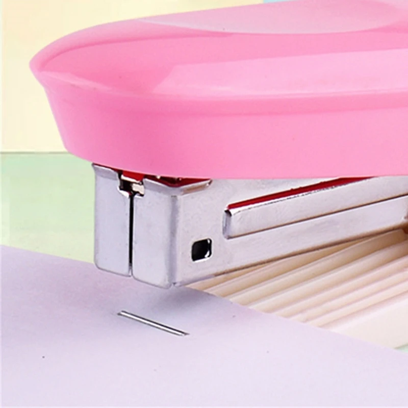 Desk Stapler with Staple Remover Labor-Saving Desk Stapler 20 Sheets Capacity D2RC