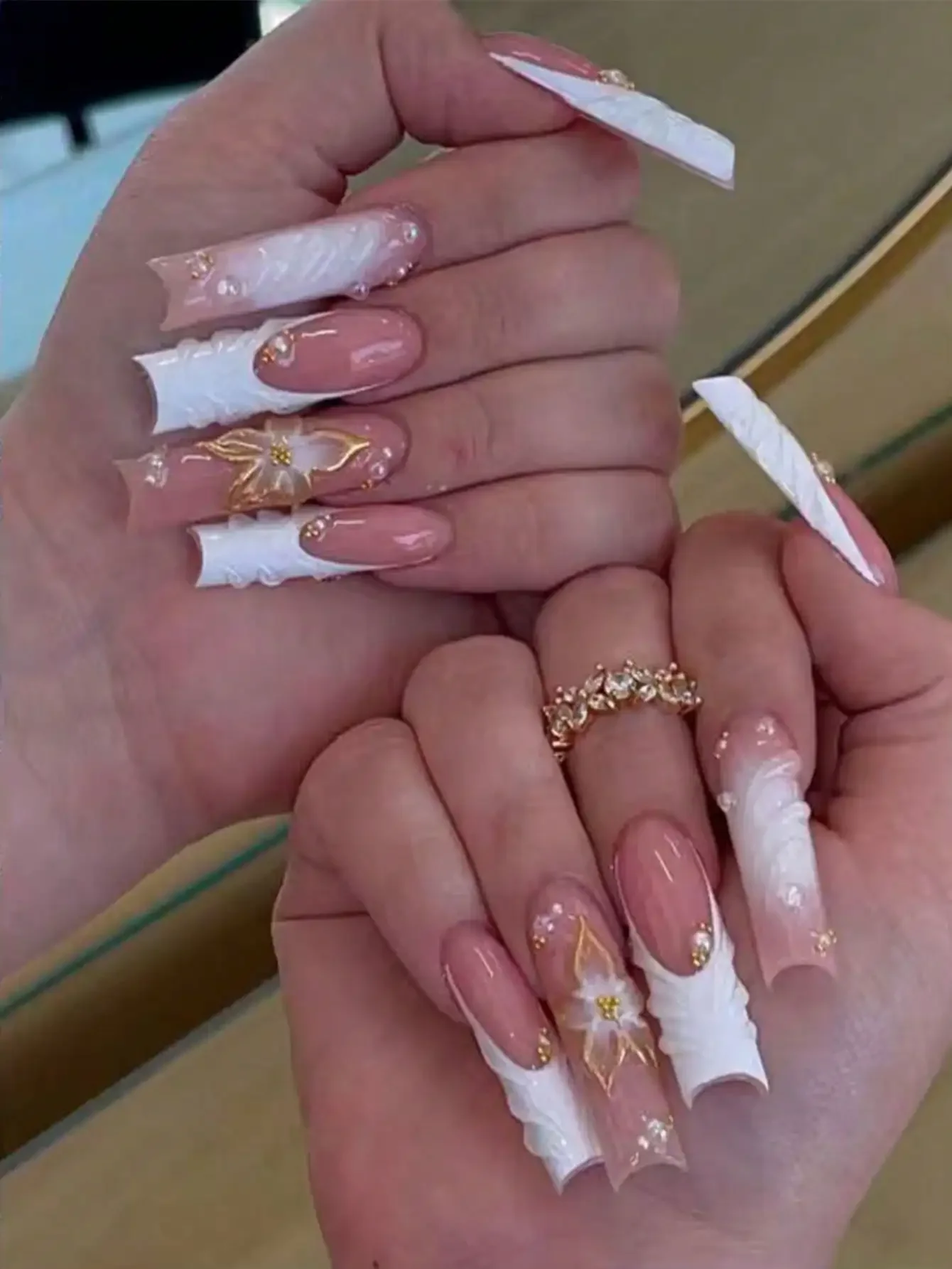 

24pcs Rectangular Acrylic Nail Stickers, White Powder Tie Dye 3D Stereoscopic Gel Gold Faux Pearl Manicure, Suitable For Women & Girls, Cute French Fake Nails For Nail Salon, Includes 1pc Jelly Gel, 1pc Nail Buffer Strip