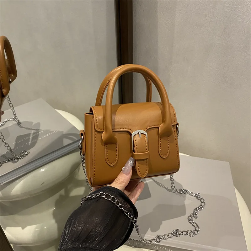 

2025 new arrival autumn retro and fashionable women's casual and versatile handbag fresh and trendy cross-body bag