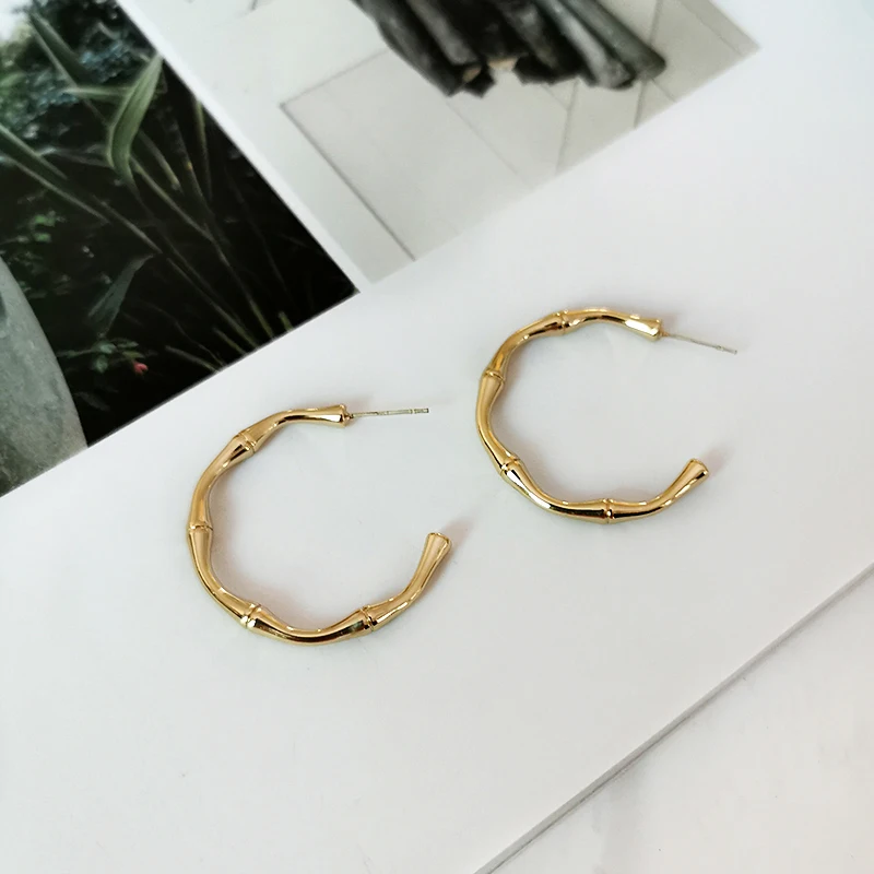 Peri\'sBox C Shape Geometric Bamboo Earrings Textured Medium Hoop Earrings for Women Minimalist Brass Gold Color Earrings Fashion