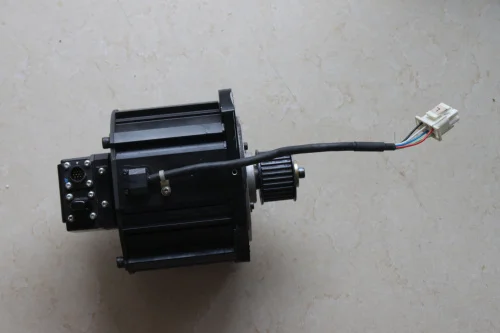 

2025 8 Yaskawa Electric SGMRS-12A2B-YR11 SGMRS-12A2B-YR12 80% новая гарантия Три месяца
