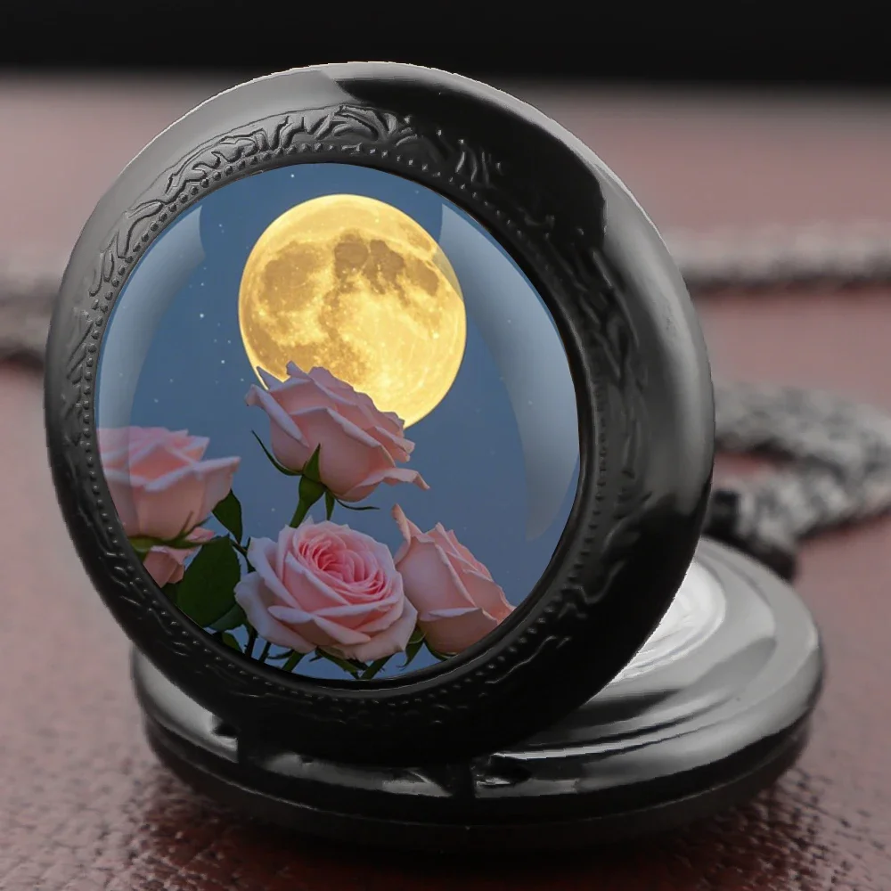 قلادة ساعة الجيب Moonlit Roses Scene - تصميم رقيق وقلادة سلسلة، هدية أنيقة للرجال والنساء