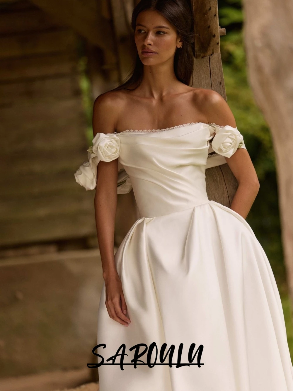 요정 꽃무늬 오프숄더 웨딩드레스, 허리가 잘록한 공주 신부 드레스, 흐르는 트레인이 있는 우아한 새틴 맞춤형 웨딩드레스