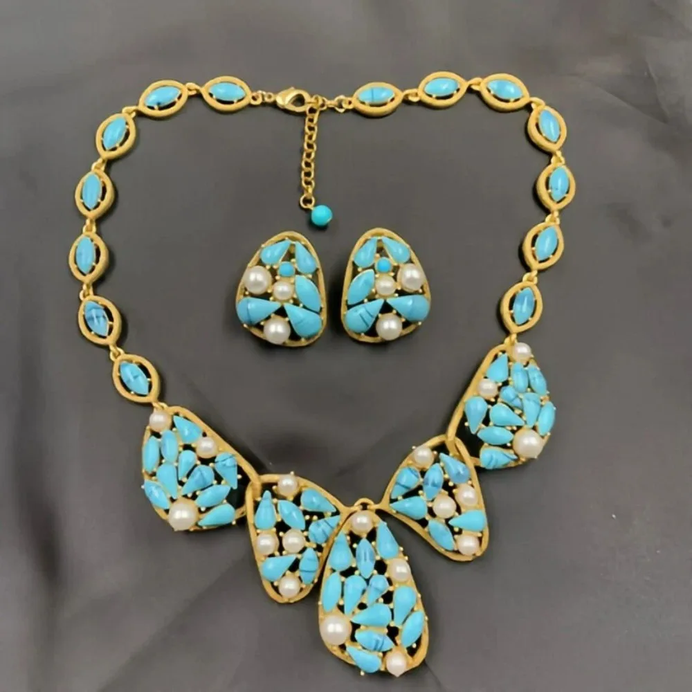 

New Year Trendy Christmas Craft Big Necklace Blue Resin Paved Bowknot Atmospheric Posing Statement Earrings Necklace Jewelry Set