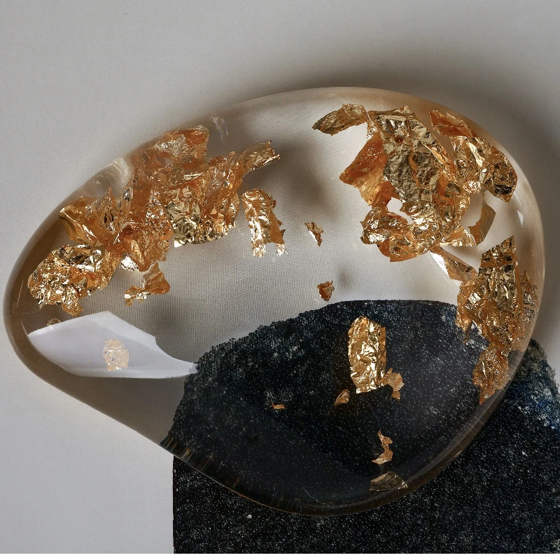 

Deluxe Droplet Shape Paperweight High Quality Dining Table Decor Acrylic Crystal Embedded Gold Foil