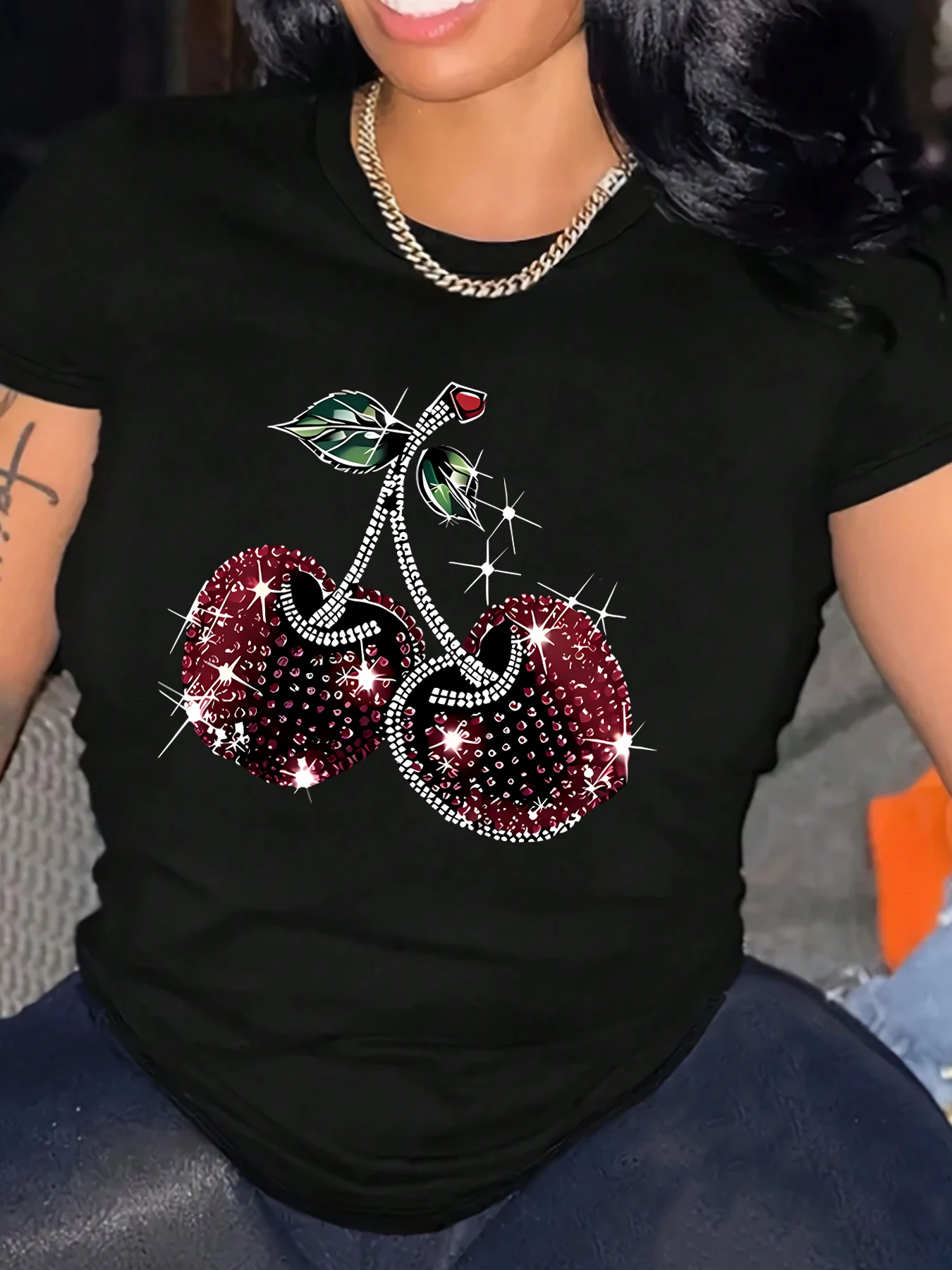 เสื้อยืดแขนสั้นผู้หญิงคอกลม Diamond Cherry Plus Size ประดับครึ่งแขนยางยืดและลายพิมพ์สุดอินเทรนด์