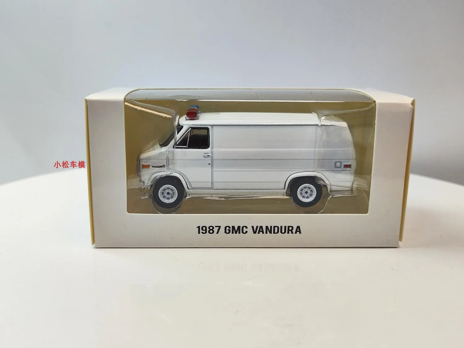 

GreenLight 1:64 1987 GMC VANDURA Police Car Alloy simulation micro car model collection decoration car toy gift