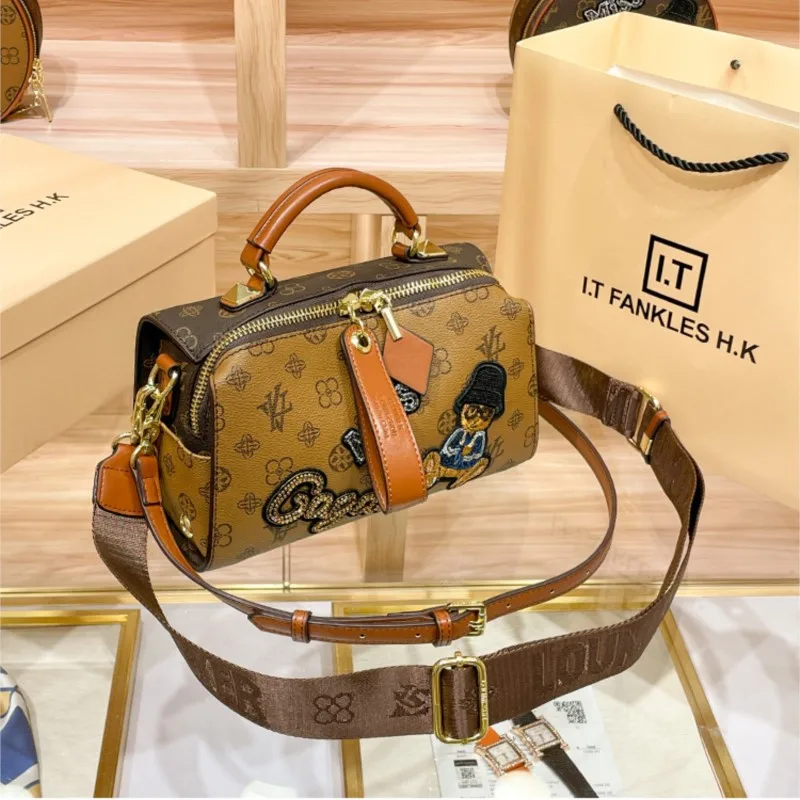 กระเป๋าถือสตรีแบรนด์หรูน้ําหนักเบา 2025 ใหม่Retroไหล่เดี่ยวhigh-end Designerบอสตันเย็บปักถักร้อยการ์ตูนCrossbodyกระเป๋า