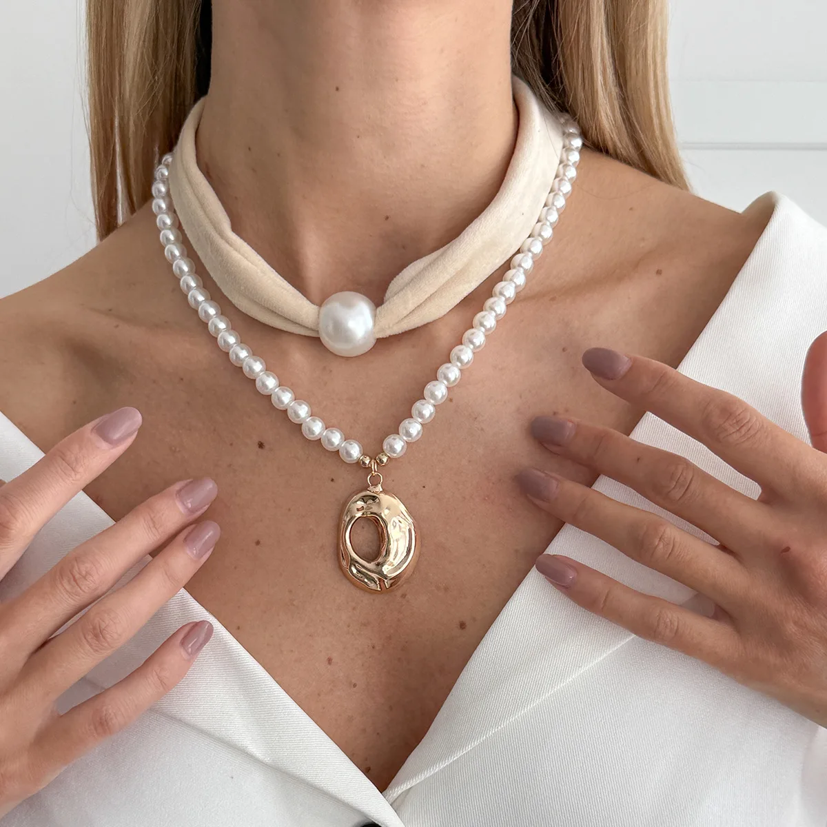 Accessories, temperament ins flannel pearl beaded collarbone chain, retro liquid round pendant necklace