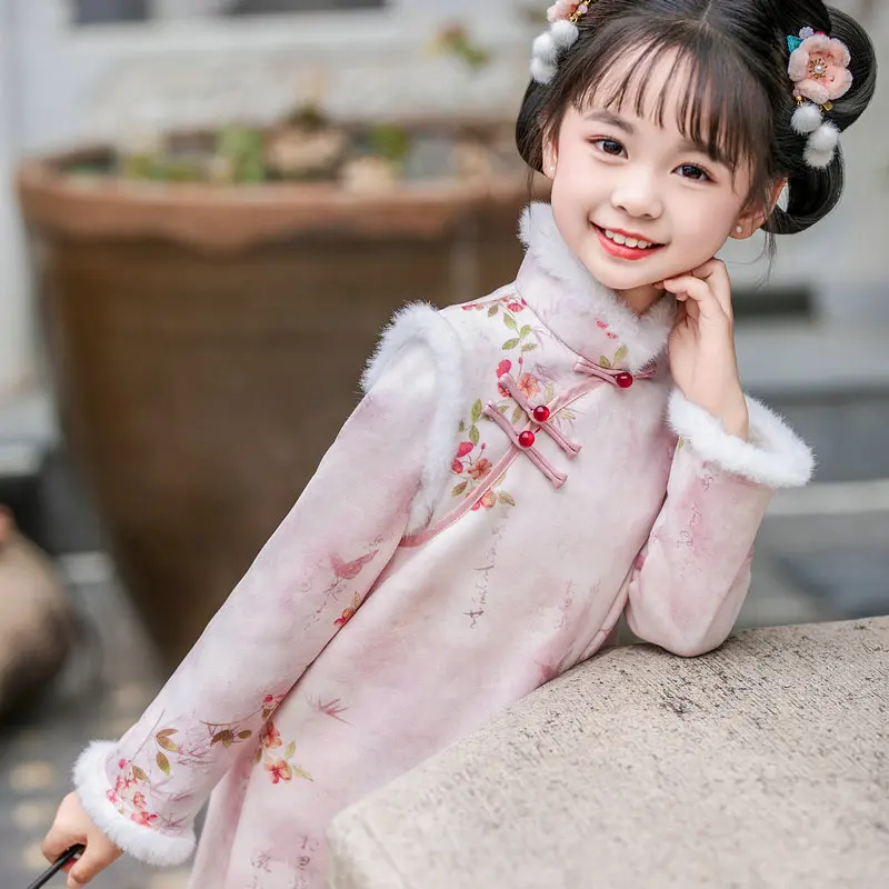 Qipao anak perempuan musim dingin musim gugur pola bunga kerah Mandarin bulu domba pakaian Festival Cheongsam putri Cina kuno tampilan gaya