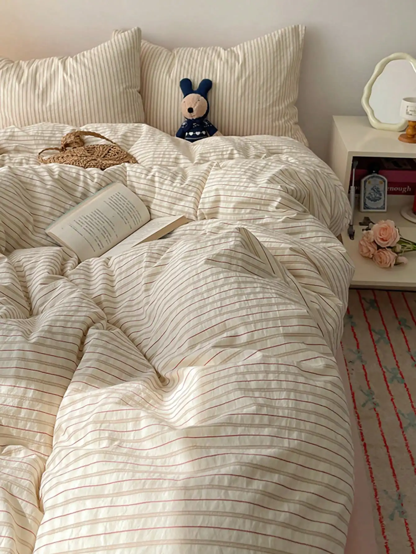 

Комплект постельного белья из 3 предметов: 2 наволочки + 1 пододеяльник, 100% полиэстер