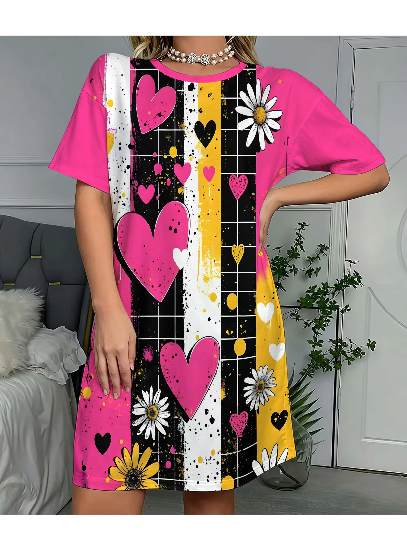Women's Round Neck Short-Sleeved Dress, Graffiti Style Vertical Stripes, Contrasting Colors, Hearts, Daisies, Splash Ink All-Over Print Casual Dress