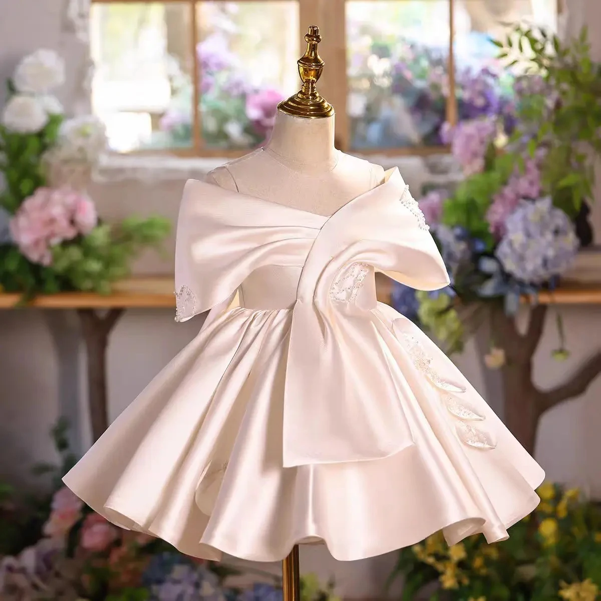

Customized Flower Girl Dress For Wedding Pearls Short Sleeve High Waist Knee Length Elegant Kids Birthday First Communion Gown