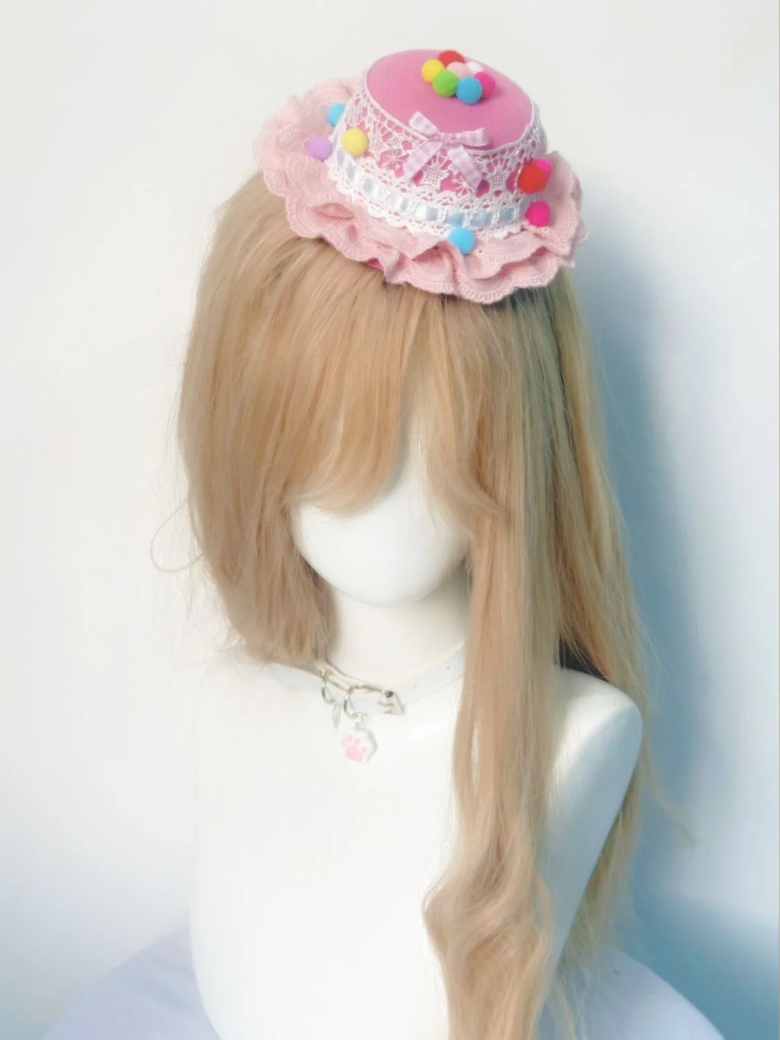 Mini sombrero rosa con pinza para el pelo con bola de encaje de dopamina para mujer, tocado para tomar fotos, decoración de fiesta de Lolita, horquilla para mujer y niña