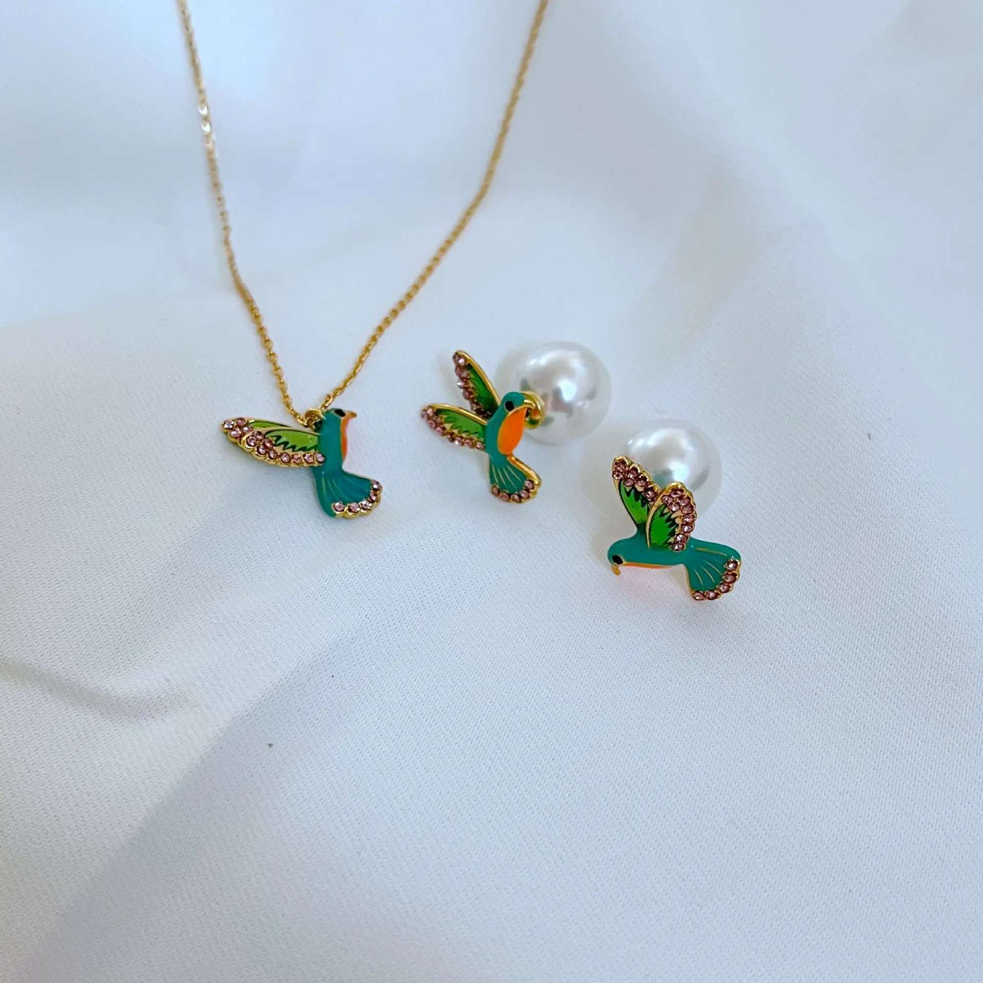 

French Creative Drop Glass Pearl Enamel Glaze Hummingbird Soaring Small Bird Cute Girl Stud Earring Necklace for Women Kids Gift