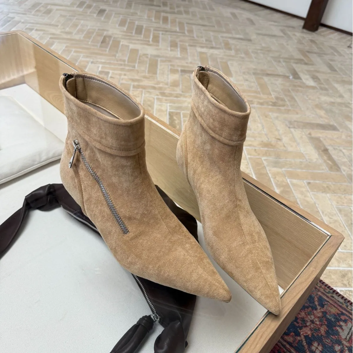 

Европа и Америка, новые осенние и зимние модные универсальные полусапожки с острым носком для женщин на тонком каблуке, женские туфли на высоком каблуке