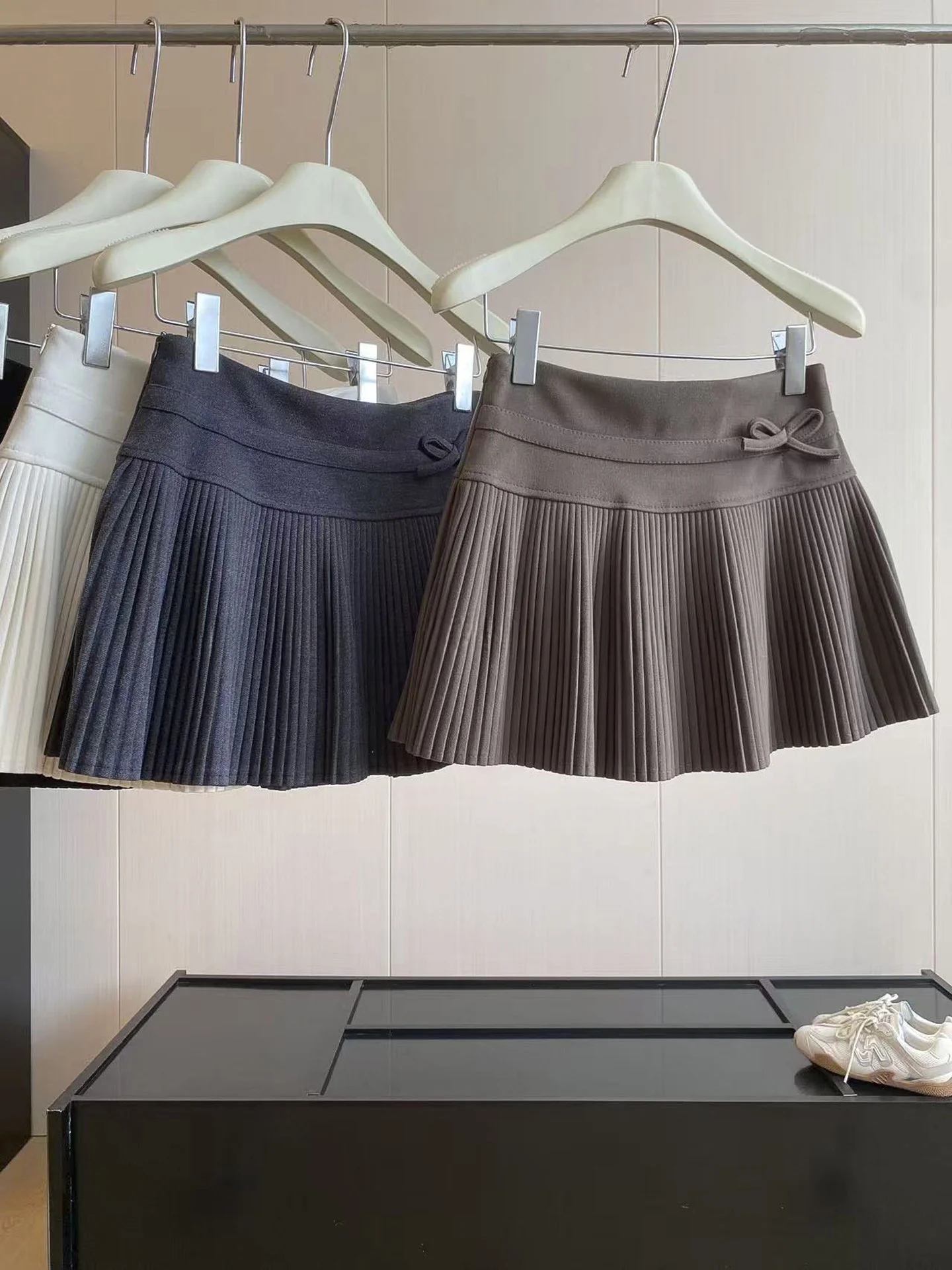 Diyi Berkeley Pear Shape Half-Length Skirt Women's Autumn Winter Grey Pleated Anti-Exposure High Waist A-Line Skirt