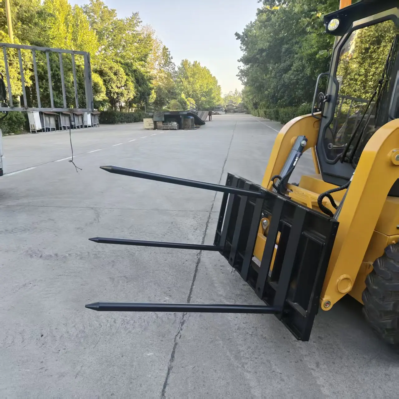 WECAN Direct Factory Sales: Fork Attachments for Skid Steer Loaders Forks / Pallet Forks Skid Steer Pallet Forks Bale Fork