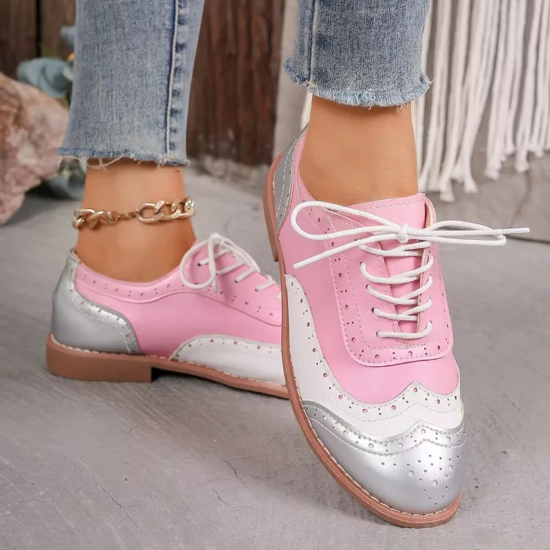 Женские модные туфли на одинарной платформе, размер 36–43, новый цвет, кружевные кожаные туфли на квадратном каблуке в британском стиле, пригородные низкие туфли