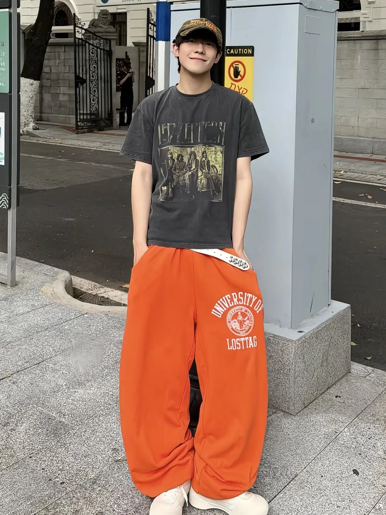Retro American Campus Badge Printed Loose Fit Casual Pants Men's Women's Drapey Baggy Sweatpants Comfortable Breathable
