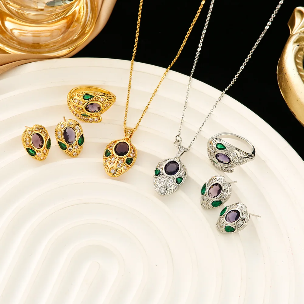 

Комплект серег-колье с восьмиголовой змеиной головой, легкая роскошь, слегка вставка, персонализированные и элегантные банкетные серьги.