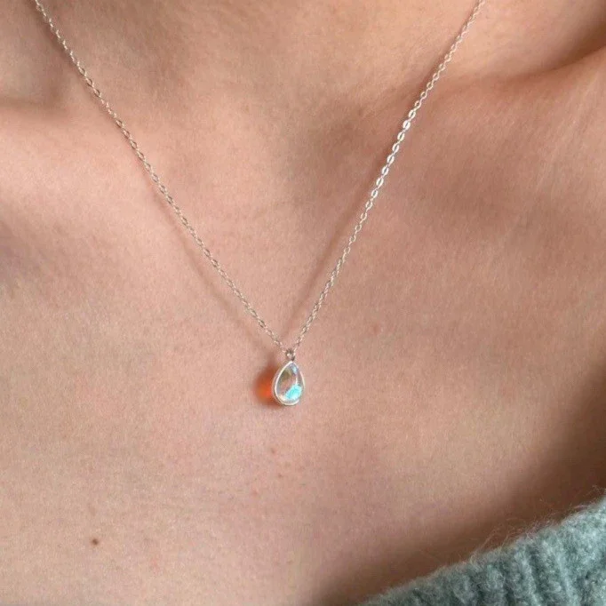

Tibetan Silver Opal Water Drop Pendant Necklaces for Women Trendy Fashion Jewelry Minimalist Light Luxury Accessories