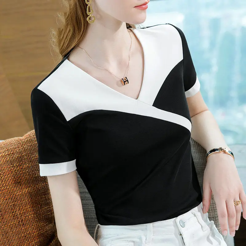 Fashion Temperament Simple Versatile Korean Black White Panelled V-neck Short Sleeved T-shirt Women\'s Summer New Slim Thin Top