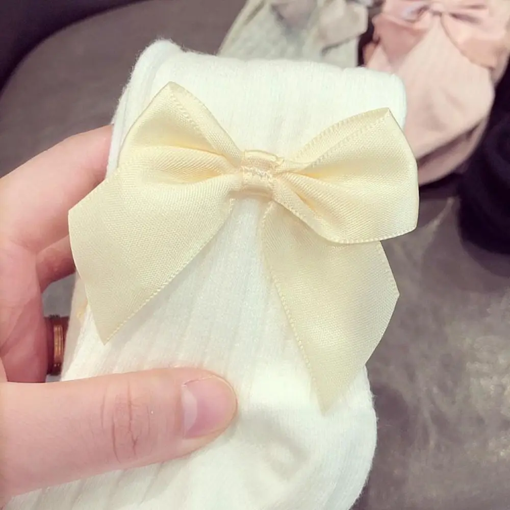 8 Par Miękkich Skarpetek Bawełnianych dla Niemowląt z Kokardką, Oddychające Skarpetki Krótkie na Jesień i Wiosnę, Urocze Skarpetki w Paski dla Niemowląt, Skarpetki Jednolite, Prezent